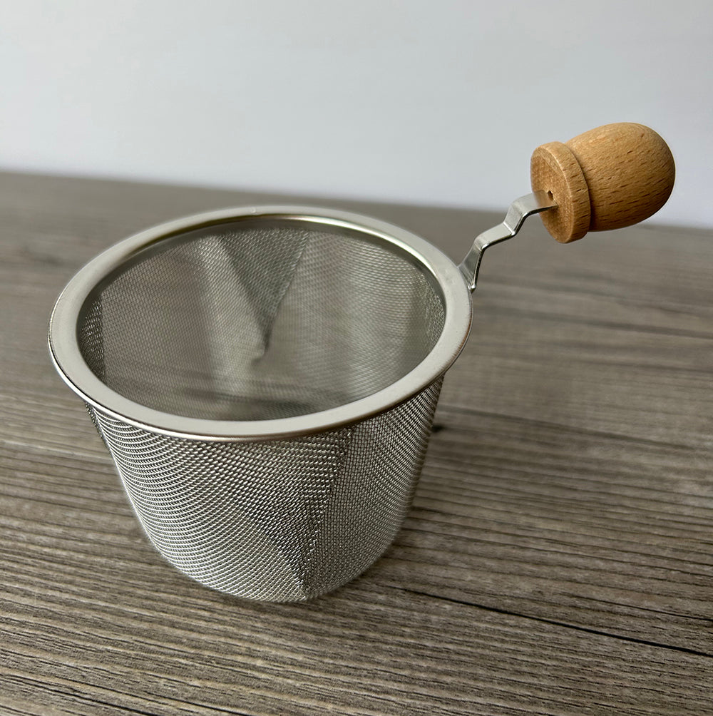 Mesh loose leaf tea strainer